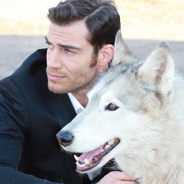 Dokter hewan ini ganteng banget, dijamin bikin kamu klepek-klepek! Dokter hewan ini ganteng banget, dijamin bikin kamu klepek-klepek!