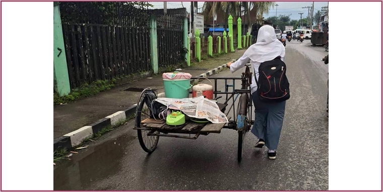 Bantu orangtua, gadis ini ke sekolah dorong becak berisi dagangan