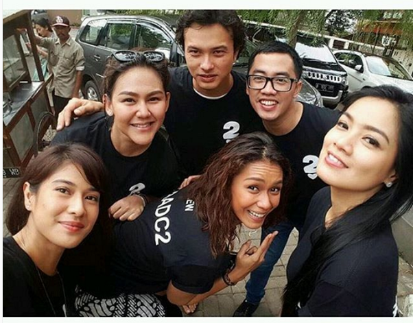 Tips biar nggak canggung bertemu teman lama saat reuni Tips biar nggak canggung bertemu teman lama saat reuni