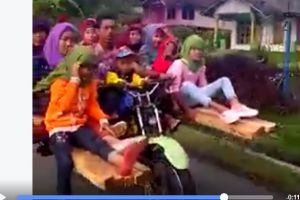 Benar-benar nyata, satu motor angkut 10 penumpang, wow!