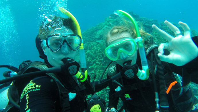 Kuasai 10 tips praktis foto underwater ini biar jepretanmu makin keren