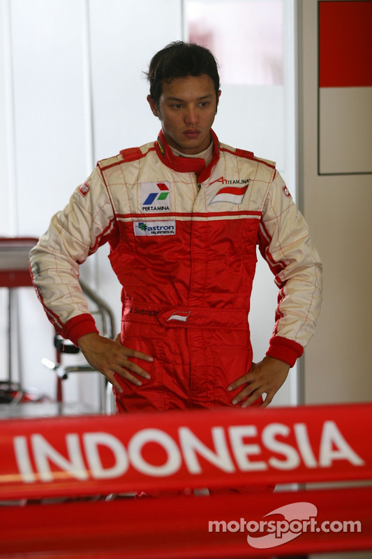 Gantengnya Moreno Soeprapto, jago balap yang kini jadi politikus Gantengnya Moreno Soeprapto, jago balap yang kini jadi politikus