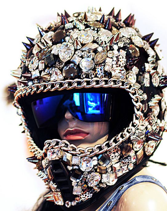 23 Helm lucu ini dijamin aman & bikin kamu ketagihan memakainya, aw!