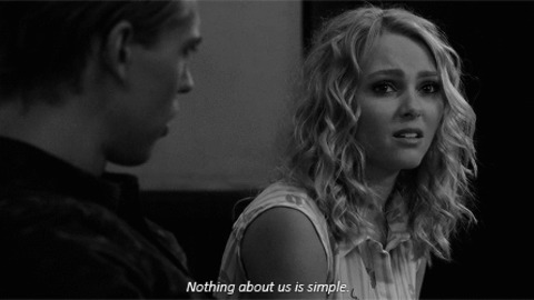 6 Tanda kamu terlalu bergantung pada pacarmu