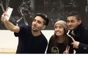 Gini nih kelakuan cewek kalau diajak selfie, ngeselin nggak sih?