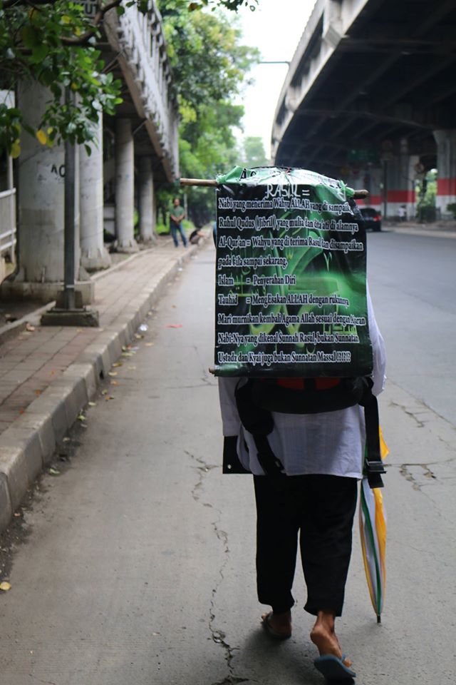 Ahmad jalan kaki Surabaya-Jakarta kampanyekan ISIS bukan bagian Islam