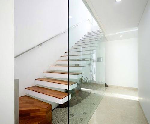 20 Desain tangga ini antimainstream! Bisa jadi inspirasi bangun rumah