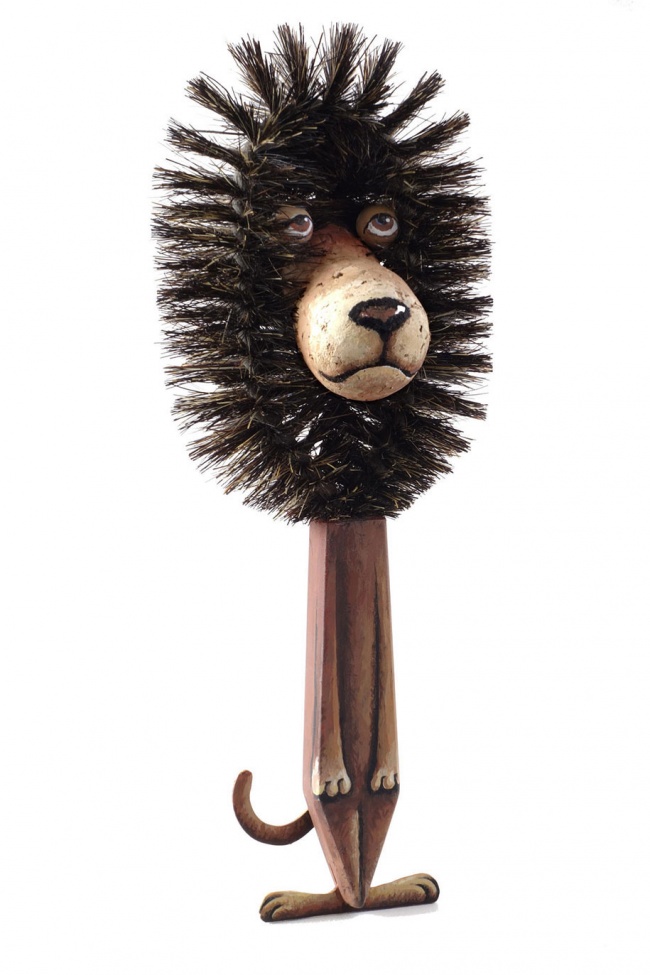 18 Karya ini dibuat di atas media benda-benda perabotan sekitar, top! 18 Karya ini dibuat di atas media benda-benda perabotan sekitar, top!