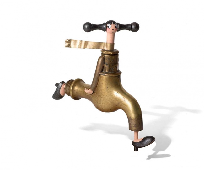 18 Karya ini dibuat di atas media benda-benda perabotan sekitar, top! 18 Karya ini dibuat di atas media benda-benda perabotan sekitar, top!