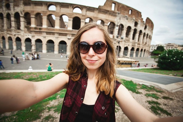 10 Alasan kenapa kamu sangat tak disarankan main medsos saat traveling