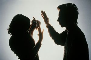 Kisah Shera, mempertahankan rumah tangga meski diperlakukan kasar