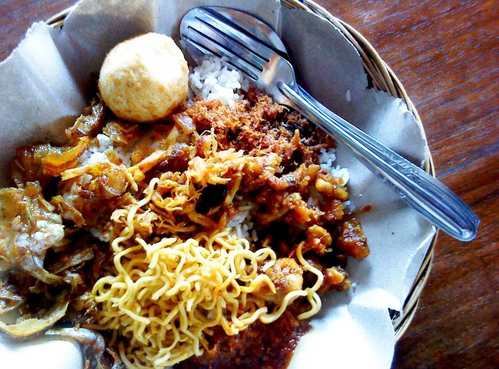 13 Destinasi kuliner khas Bali ini lezatnya minta ampun, kunjungi ya!