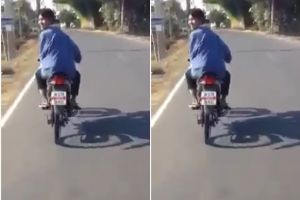Pemuda ini unik, naik motor bak menunggang kuda, awas ngakak!