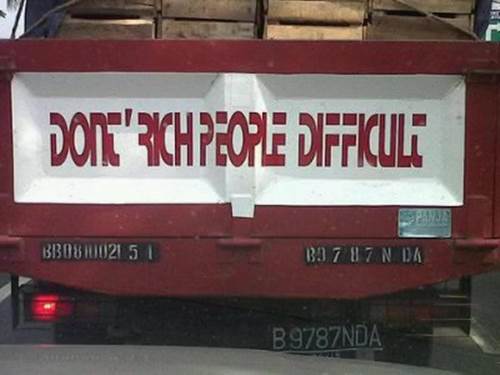 24 Tulisan lucu di bak truk ini dijamin bikin kamu senyum sendiri!