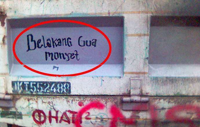 24 Tulisan lucu di bak truk ini dijamin bikin kamu senyum sendiri!