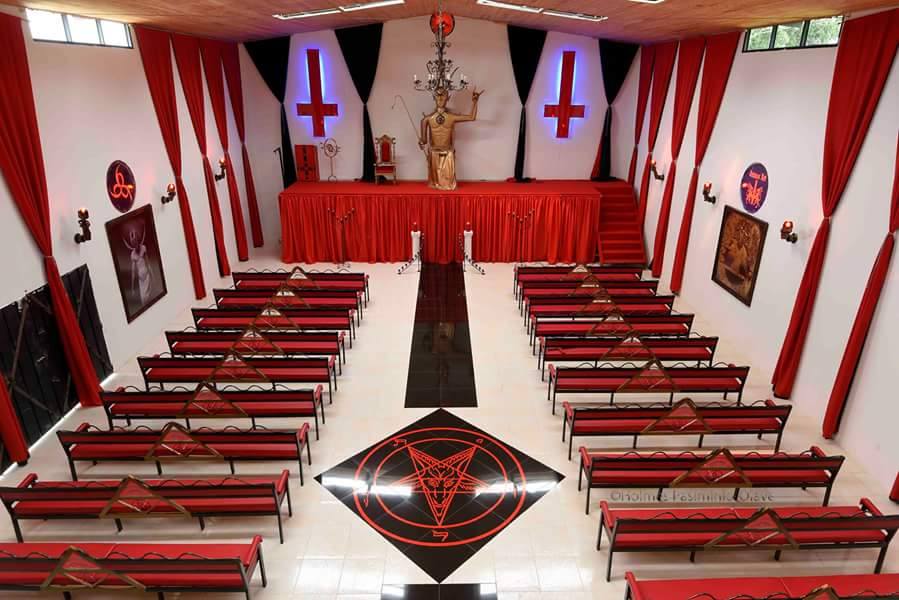 10 Foto ini ungkap isi rumah ibadah penyembah iblis yang mistis!