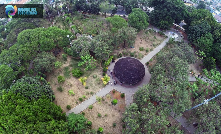 Jangan melulu ngecengin Bekasi, ada 10 tempat wisata aduhai ini, lho!