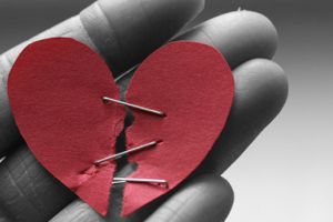 Diputus pacar lewat WhatsApp, Mega galau menjadi jomblo di Valentine