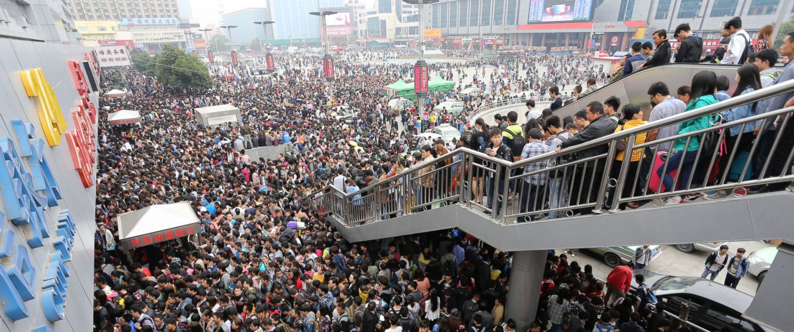 Foto-foto mudik Imlek di China yang bikin geleng-geleng kepala