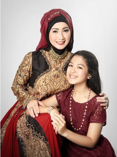 Nasywa, putri semata wayang Desy Ratnasari cantik mana?  Nasywa, putri semata wayang Desy Ratnasari cantik mana?