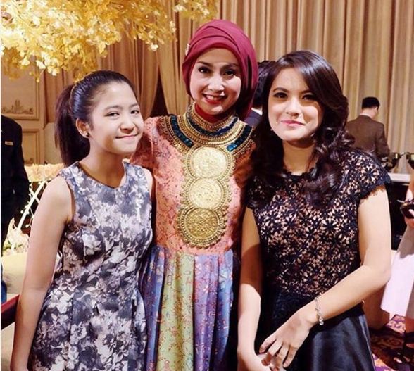 Nasywa, putri semata wayang Desy Ratnasari cantik mana?  Nasywa, putri semata wayang Desy Ratnasari cantik mana?