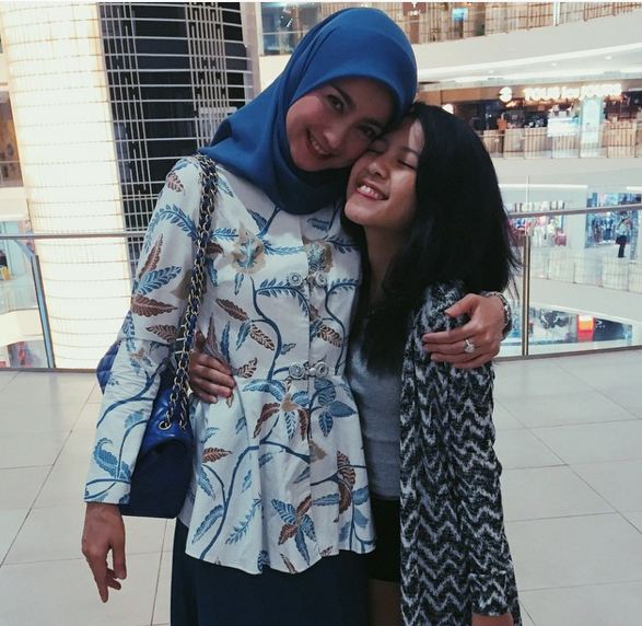 Nasywa, putri semata wayang Desy Ratnasari cantik mana?  Nasywa, putri semata wayang Desy Ratnasari cantik mana?