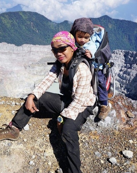 Kisah Mom and Max, ibu yang selalu ajak balitanya daki gunung, top! Kisah Mom and Max, ibu yang selalu ajak balitanya daki gunung, top!