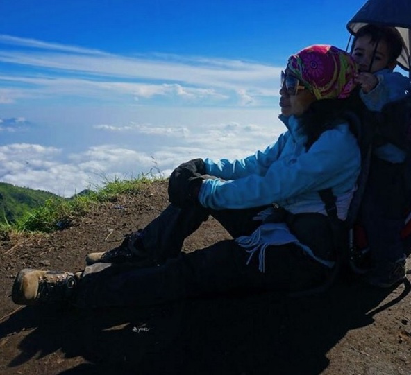Kisah Mom and Max, ibu yang selalu ajak balitanya daki gunung, top! Kisah Mom and Max, ibu yang selalu ajak balitanya daki gunung, top!