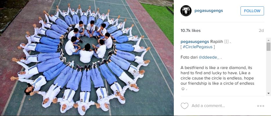 Lupakan pose di zebra cross, tren selfie terbaru ini lebih menantang!