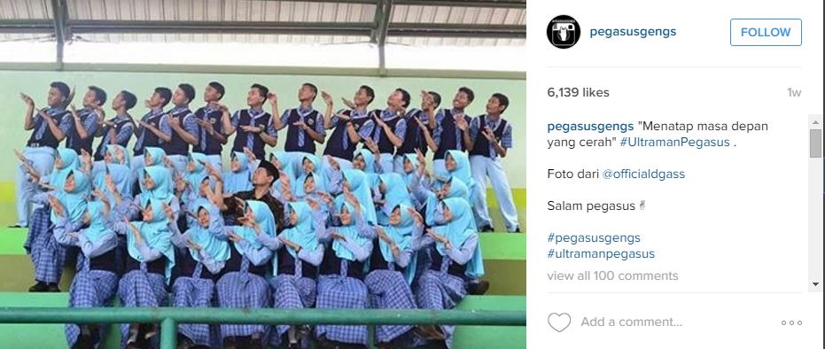 Lupakan pose di zebra cross, tren selfie terbaru ini lebih menantang!