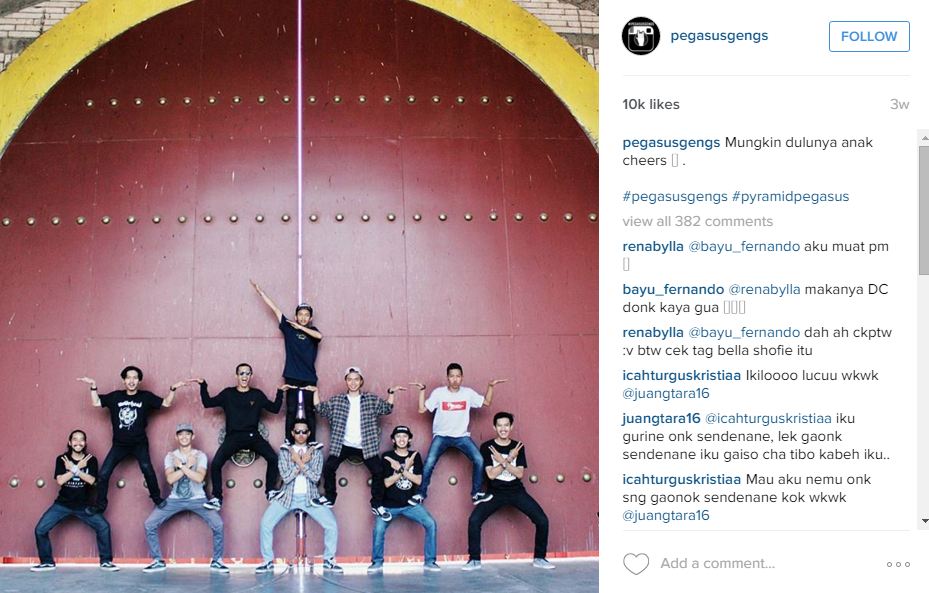 Lupakan pose di zebra cross, tren selfie terbaru ini lebih menantang!