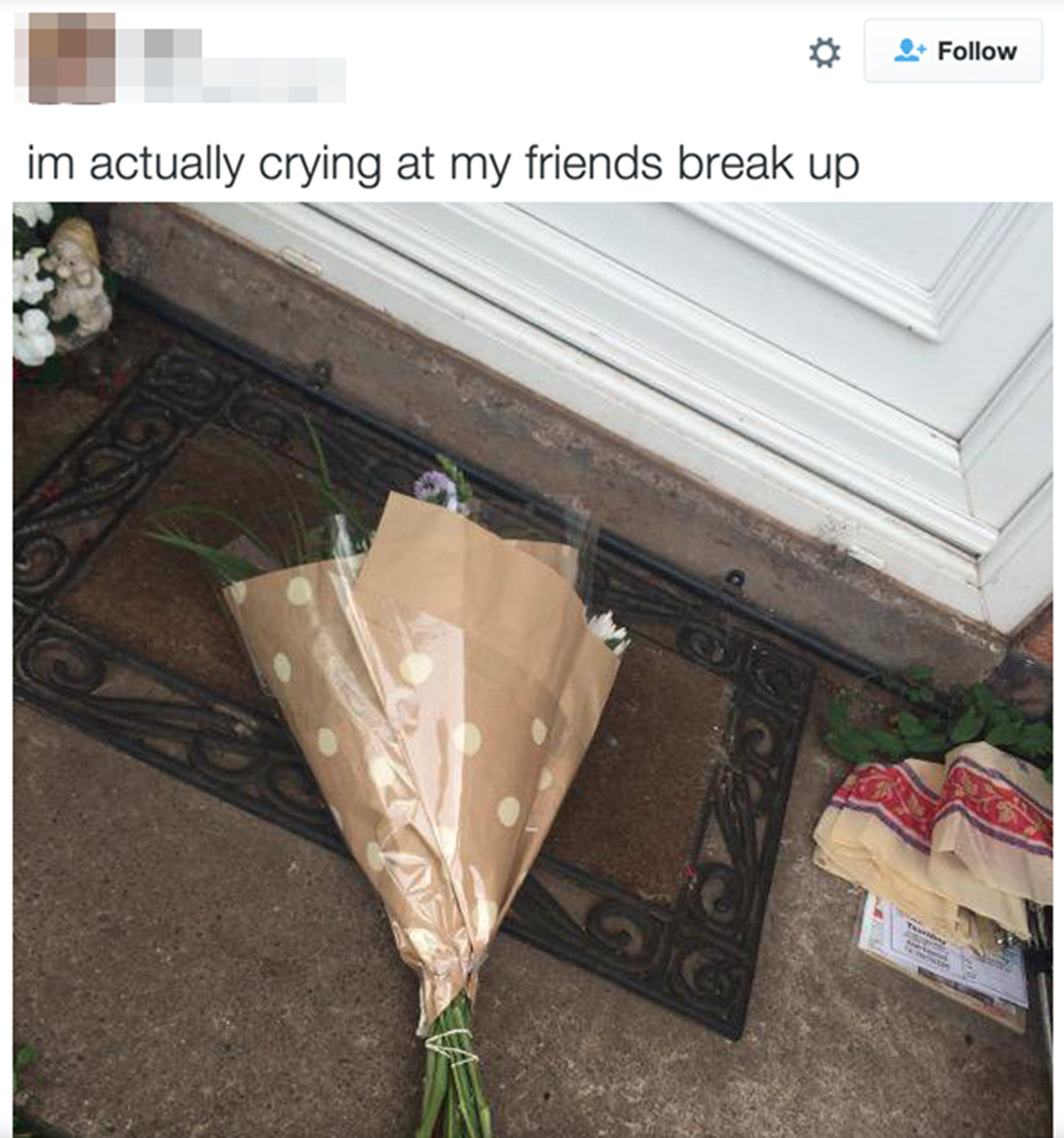 Tragis! Cowok ini putuskan ceweknya dengan kiriman karangan bunga