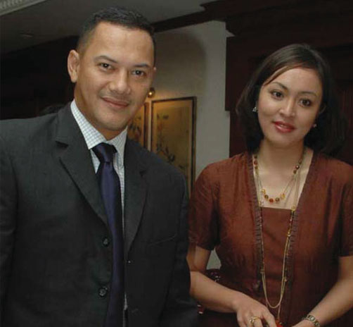 19 Artis yang jatuh dipelukan duda, jodoh memang tak ada yang tahu... 19 Artis yang jatuh dipelukan duda, jodoh memang tak ada yang tahu...