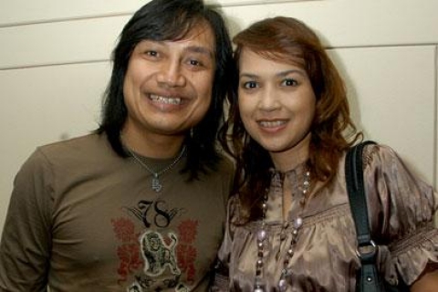 19 Artis yang jatuh dipelukan duda, jodoh memang tak ada yang tahu... 19 Artis yang jatuh dipelukan duda, jodoh memang tak ada yang tahu...