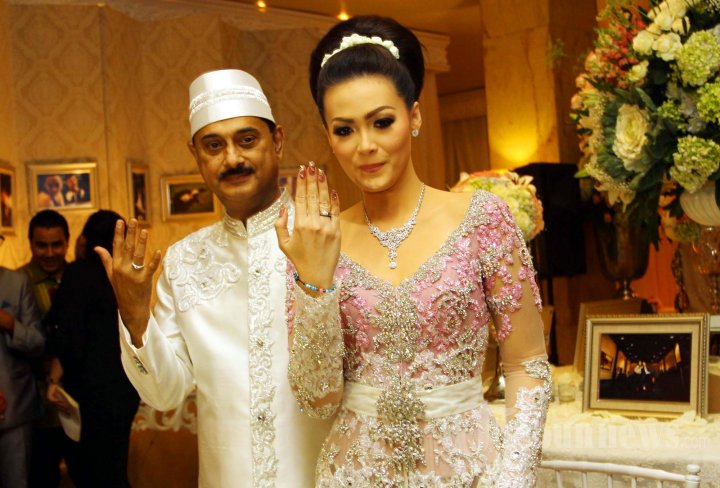 19 Artis yang jatuh dipelukan duda, jodoh memang tak ada yang tahu... 19 Artis yang jatuh dipelukan duda, jodoh memang tak ada yang tahu...