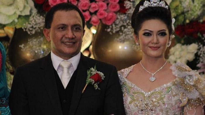 19 Artis yang jatuh dipelukan duda, jodoh memang tak ada yang tahu... 19 Artis yang jatuh dipelukan duda, jodoh memang tak ada yang tahu...