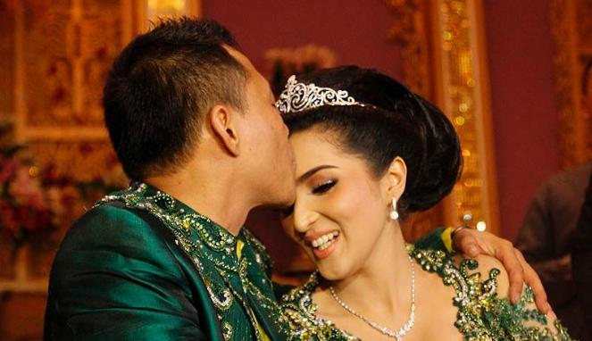 19 Artis yang jatuh dipelukan duda, jodoh memang tak ada yang tahu... 19 Artis yang jatuh dipelukan duda, jodoh memang tak ada yang tahu...