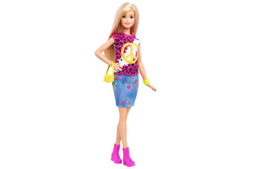 26 Desain terbaru Barbie, ada juga yang pesek dan keriting