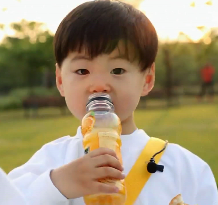 21 Dedek gemes anak selebriti Korea, bikin gregetan pengen nyubit!