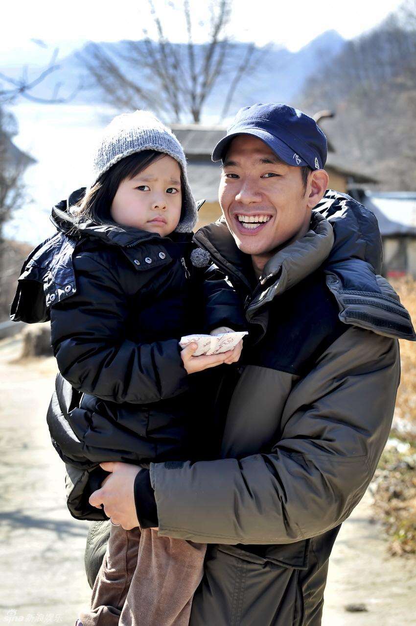 21 Dedek gemes anak selebriti Korea, bikin gregetan pengen nyubit!