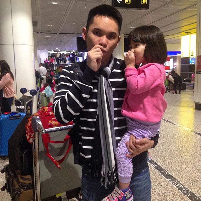 14 Artis ganteng Indonesia gendong anak ini bikin hati berdesir, aw! 14 Artis ganteng Indonesia gendong anak ini bikin hati berdesir, aw!