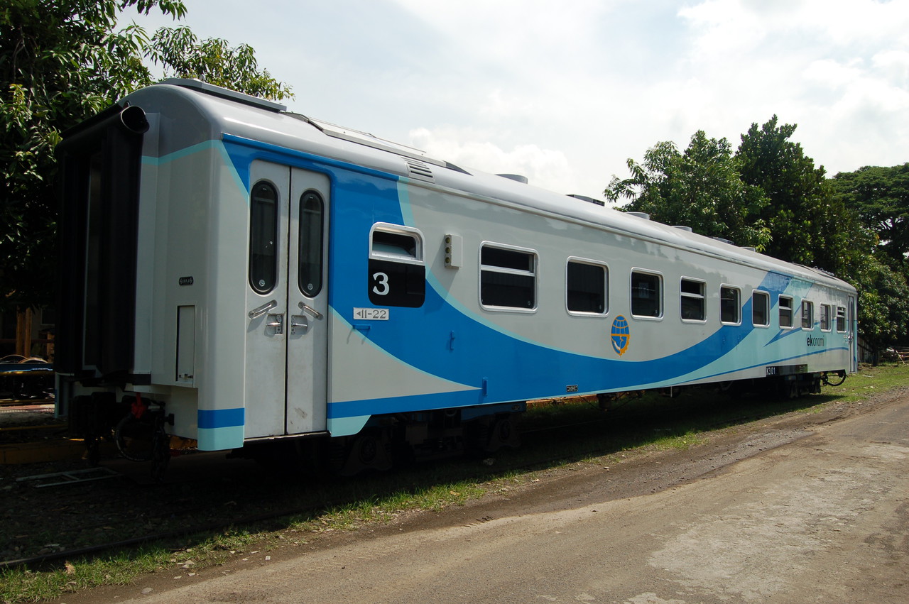 25 Deretan kereta api keren buatan anak bangsa, kami ikut bangga! 25 Deretan kereta api keren buatan anak bangsa, kami ikut bangga!