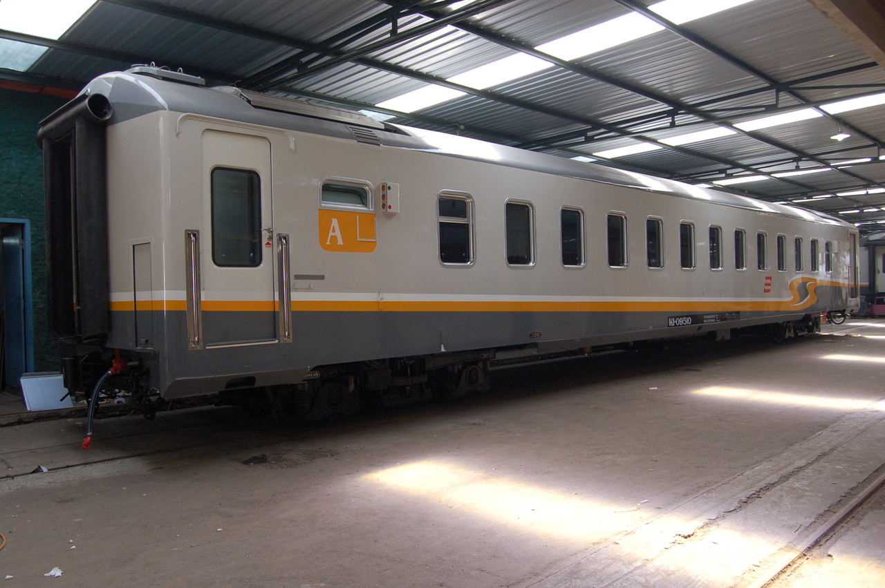 25 Deretan kereta api keren buatan anak bangsa, kami ikut bangga! 25 Deretan kereta api keren buatan anak bangsa, kami ikut bangga!