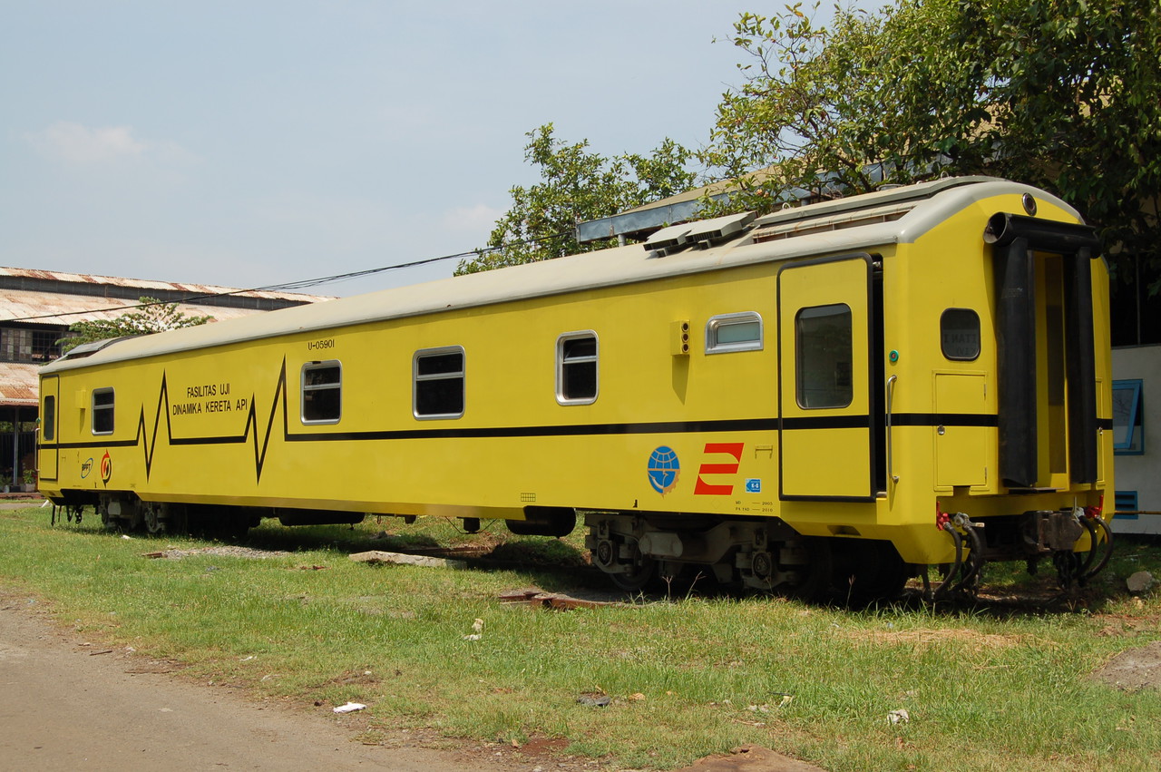 25 Deretan kereta api keren buatan anak bangsa, kami ikut bangga! 25 Deretan kereta api keren buatan anak bangsa, kami ikut bangga!