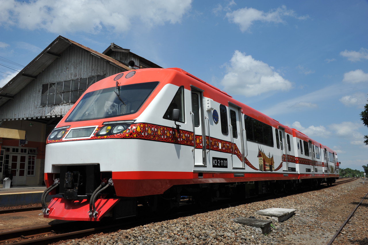 25 Deretan kereta api keren buatan anak bangsa, kami ikut bangga! 25 Deretan kereta api keren buatan anak bangsa, kami ikut bangga!