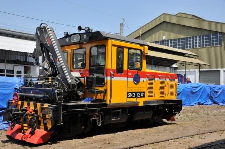 25 Deretan kereta api keren buatan anak bangsa, kami ikut bangga! 25 Deretan kereta api keren buatan anak bangsa, kami ikut bangga!