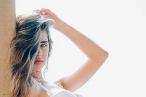 Ini Sarah McDaniel, model sampul Playboy perdana tanpa cover bugil