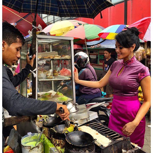 Terbius jelitanya Farah Quinn, pedagang kue ini gosong dagangannya Terbius jelitanya Farah Quinn, pedagang kue ini gosong dagangannya
