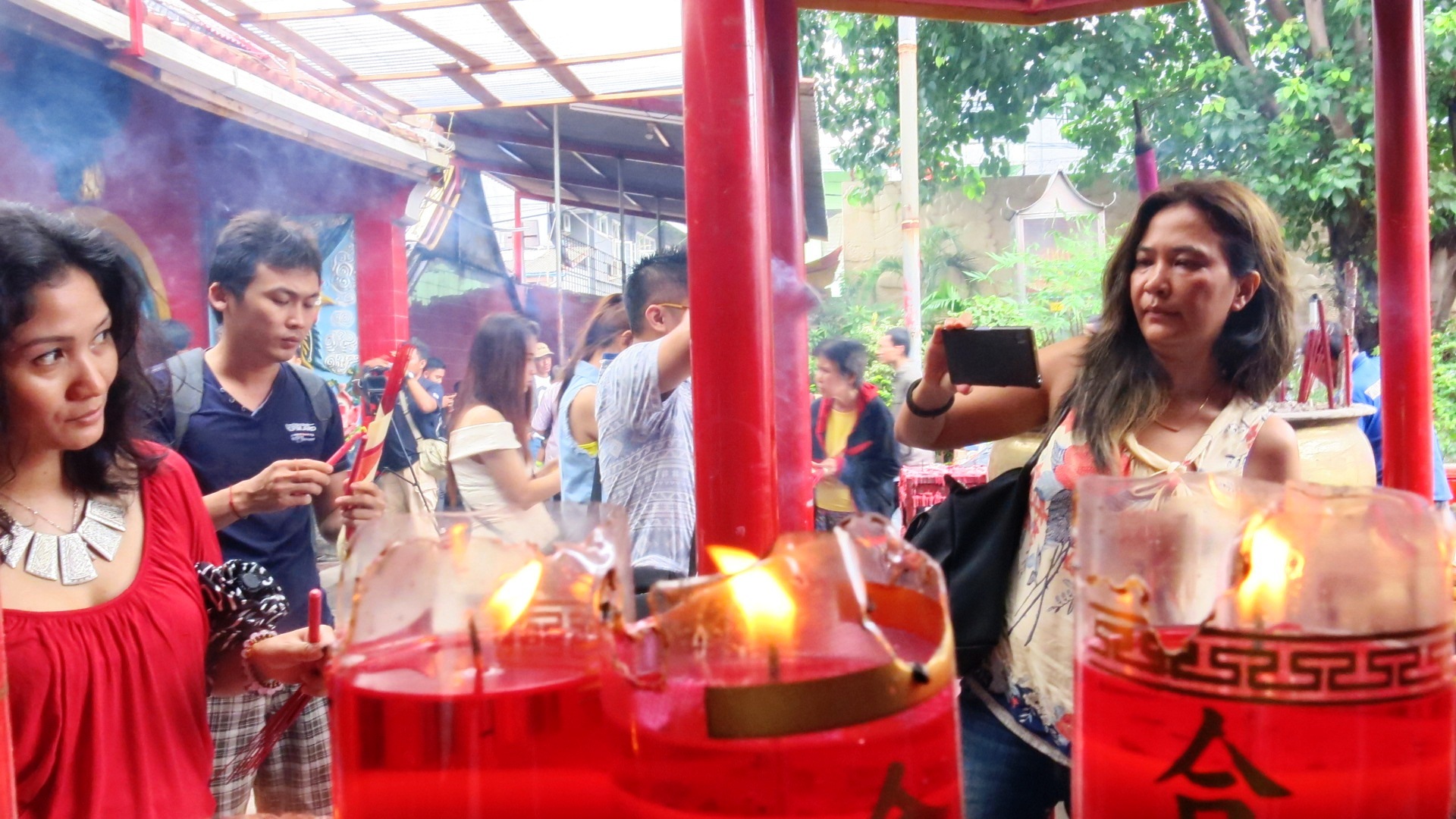 Sssttt…Oppie Andaresta ikut rayakan Imlek loh....... Sssttt…Oppie Andaresta ikut rayakan Imlek loh.......