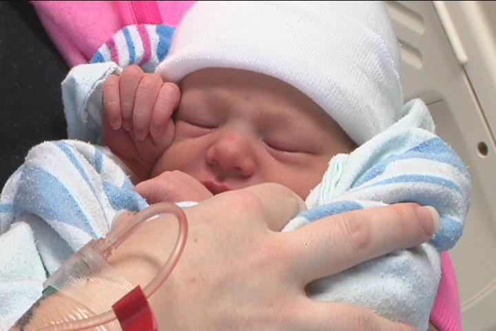 Peneliti ungkap bagaimana bayi pertama melihat orangtuanya, wow!